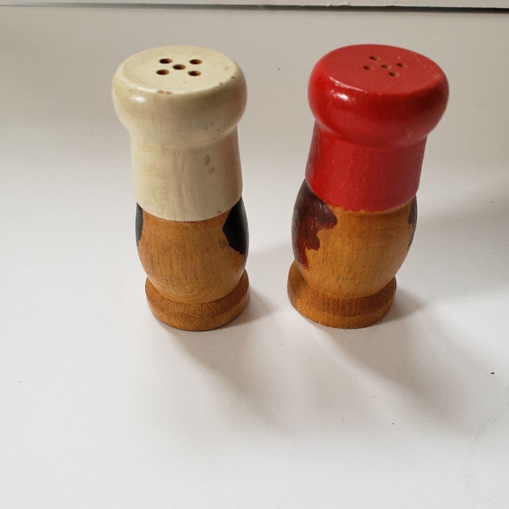Salt & Pepper Shakers - Picture 4 of 8